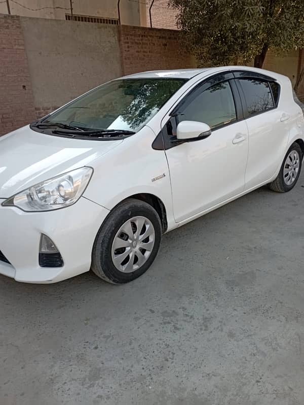 Toyota Aqua 2013 for sale 0