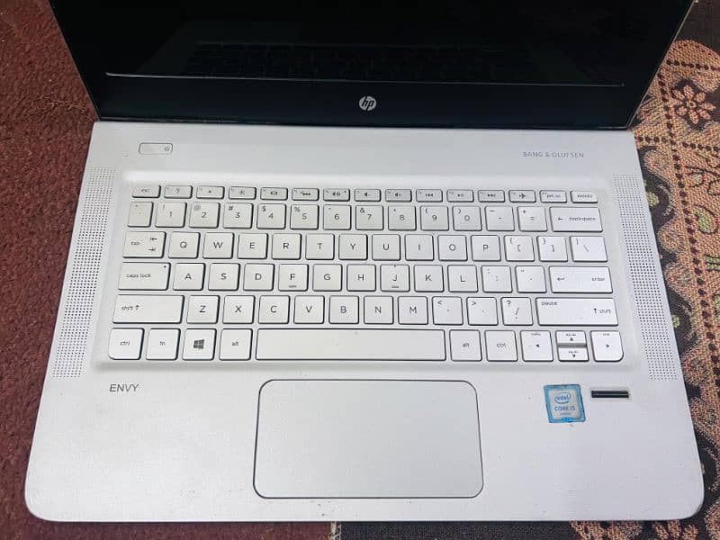 Hp core i5 6th generation slim laptop 1