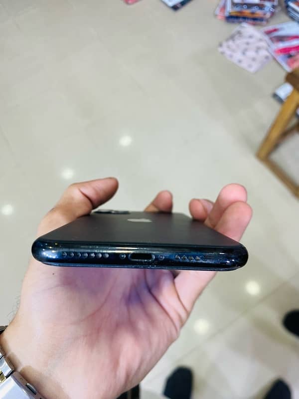 I phone 11 pro max pta approved 256 gb 1