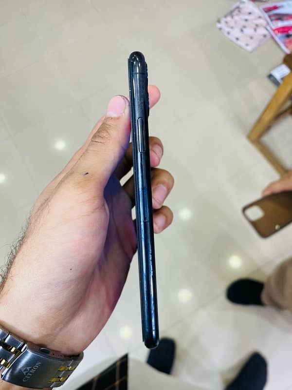 I phone 11 pro max pta approved 256 gb 3