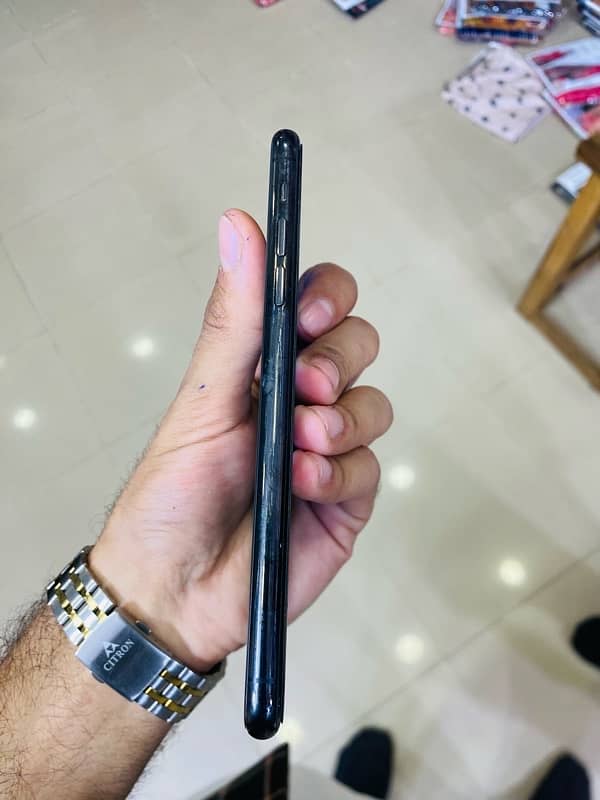 I phone 11 pro max pta approved 256 gb 5