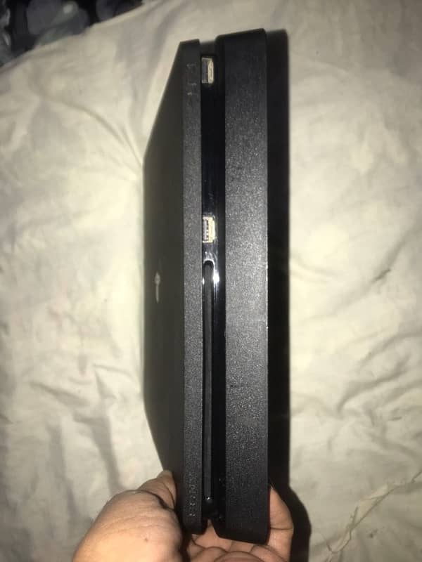 PS4 slim 500GB     2 oregnal game control 1