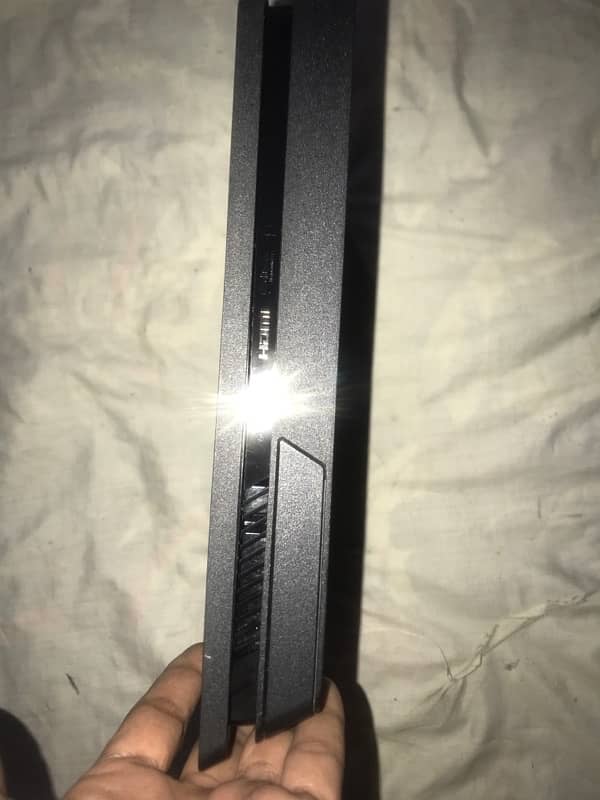 PS4 slim 500GB     2 oregnal game control 2