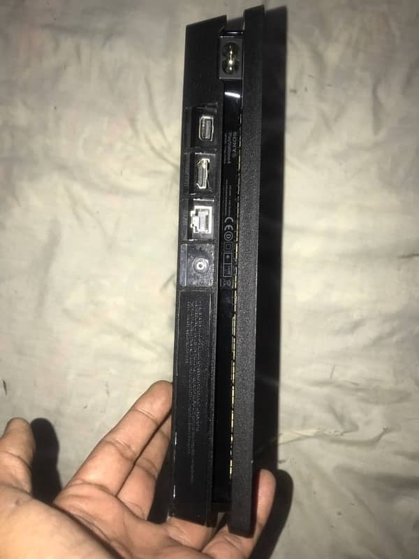 PS4 slim 500GB     2 oregnal game control 3