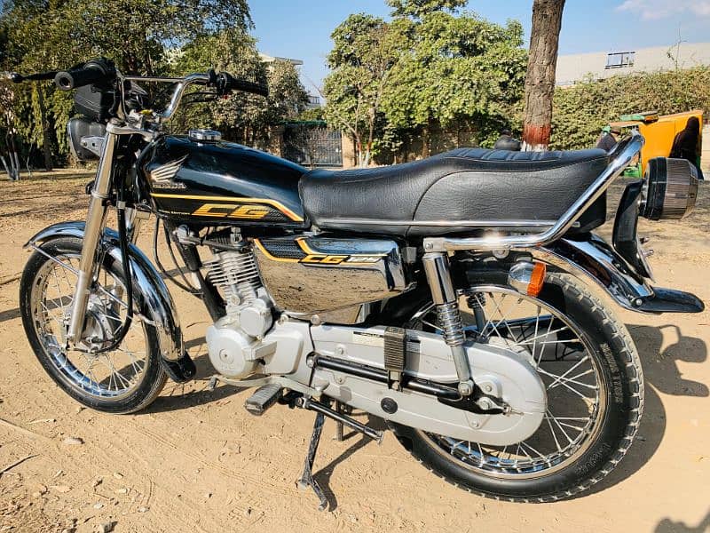 2022 model 125 self 5