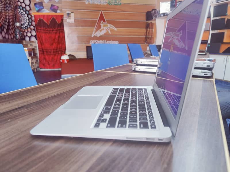 Apple Macbook Air 2017 8GB Ram 256GB Fresh neat and clean condition 1