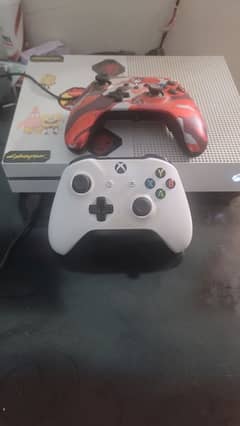 Xbox One (s) Excelent Conditions with 2 Controllers