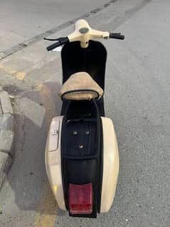 piaggo Vespa