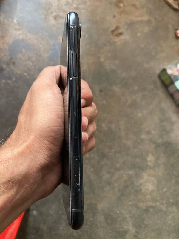 iPhone XR PTA approved dull sim 64 gb 5