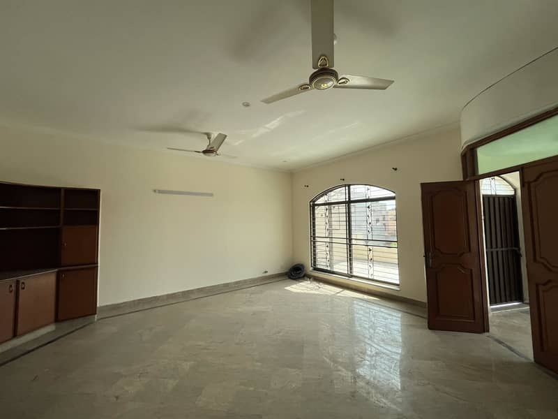 10 Marla Owner Built Used House In Good Condition For Sale 7