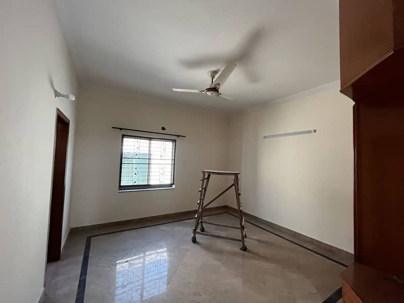 10 Marla Owner Built Used House In Good Condition For Sale 15