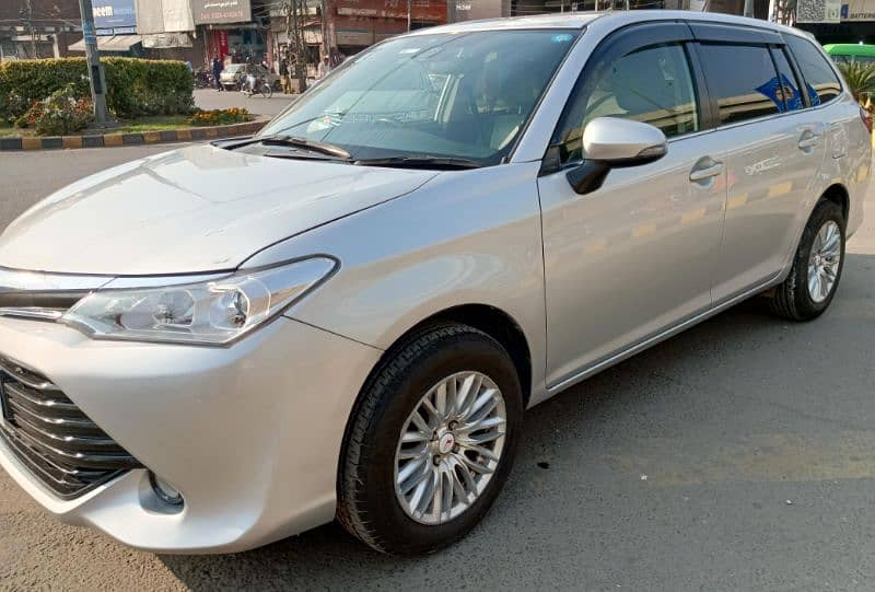 Toyota Corolla Fielder 2015 1