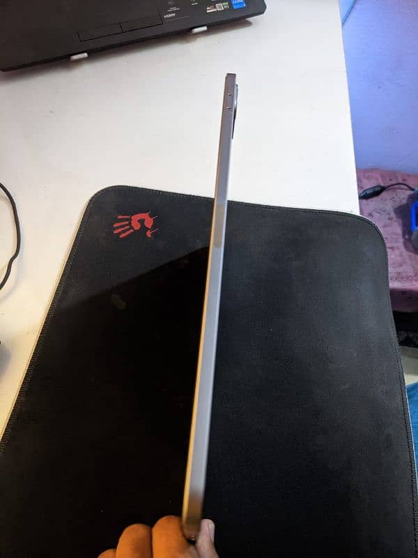 Apple iPad Pro (4th Generation) 1