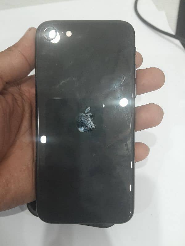 iPhone SE  2 2020 model for sale non PTA 1