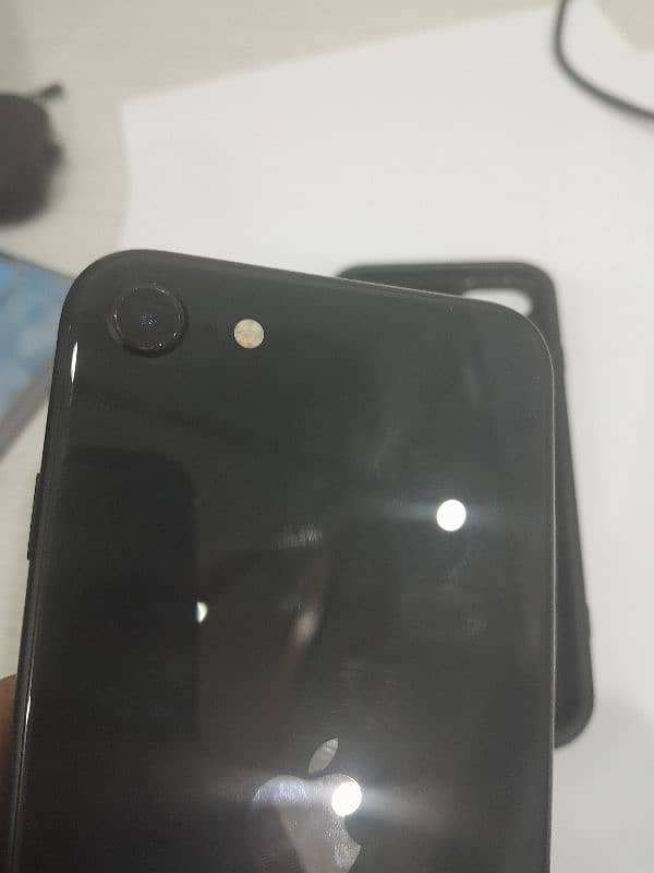 iPhone SE  2 2020 model for sale non PTA 4