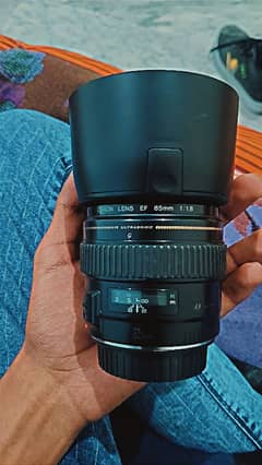 85mm 1.8 lens stm canon mount  10/9 condition scratches less