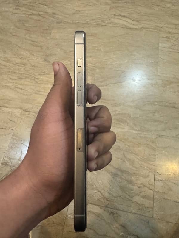 iPhone 15 pro max Hk model 1