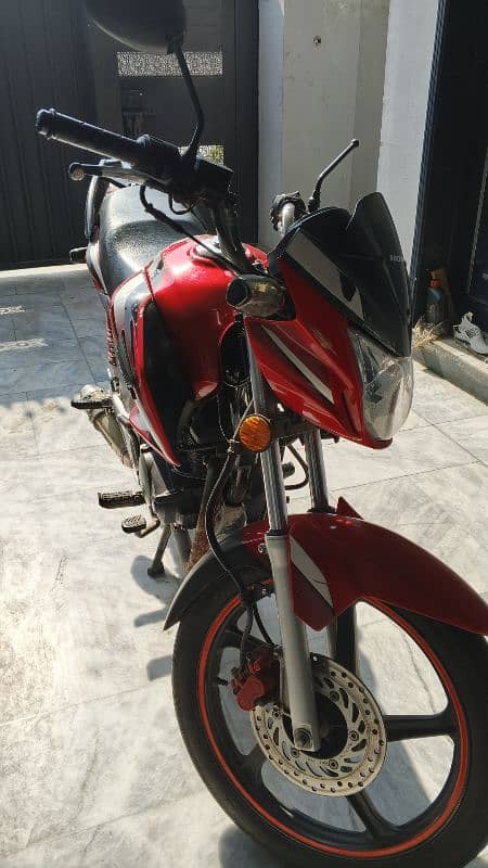 Honda CB 150F 1