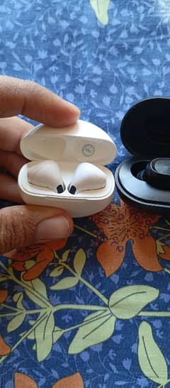 Good quality ear buds for sale in good condition and Battery