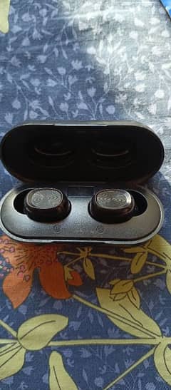 Good quality ear buds for sale in good condition and Battery