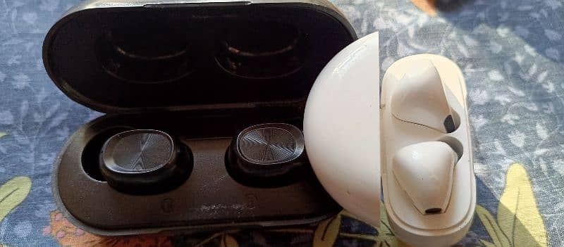 Good quality ear buds for sale in good condition and Battery 2