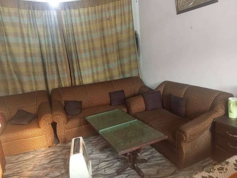 7 seater used sofa set in good condition 1