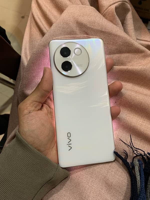 Vivo V30e 3