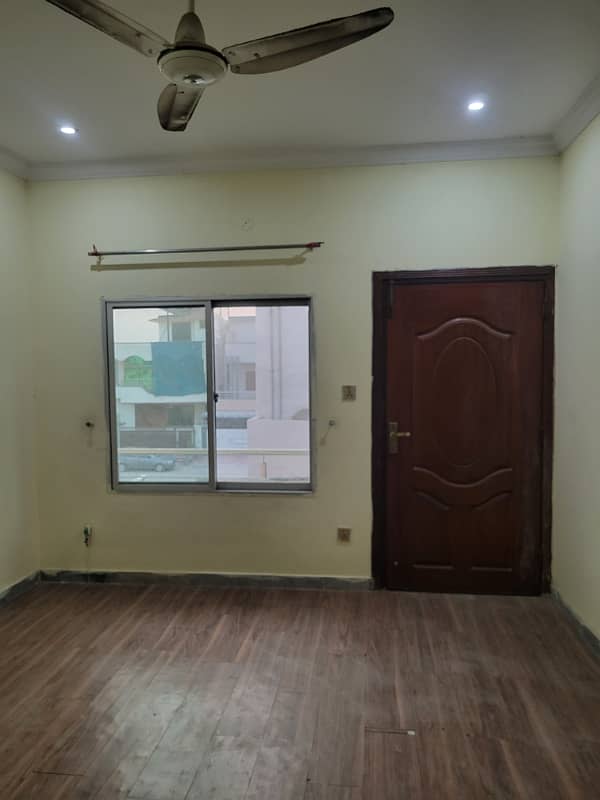 9 Marla very beautiful House for rent available in Rever garden Islamabad 0