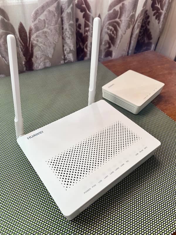 HUWAEI EchoLife Fiber Routers 5