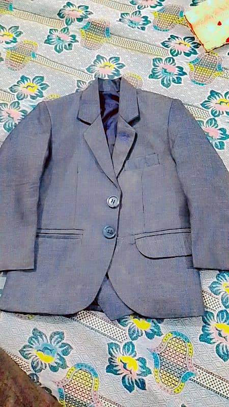 3pics suit 2 years old size 14 or sherwani kola just 1time use new he 0