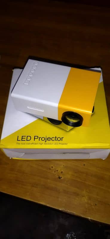 yg300 led hd projecter 2