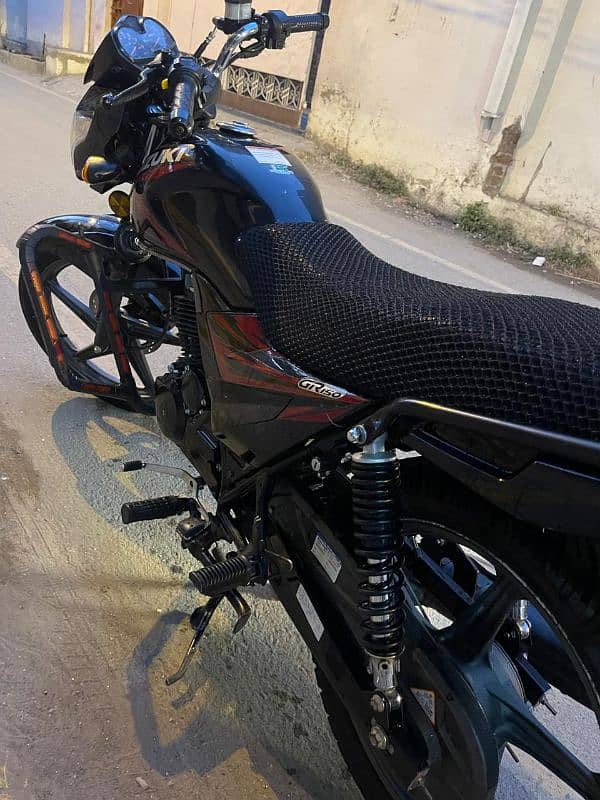 suzuki GR150 black 1