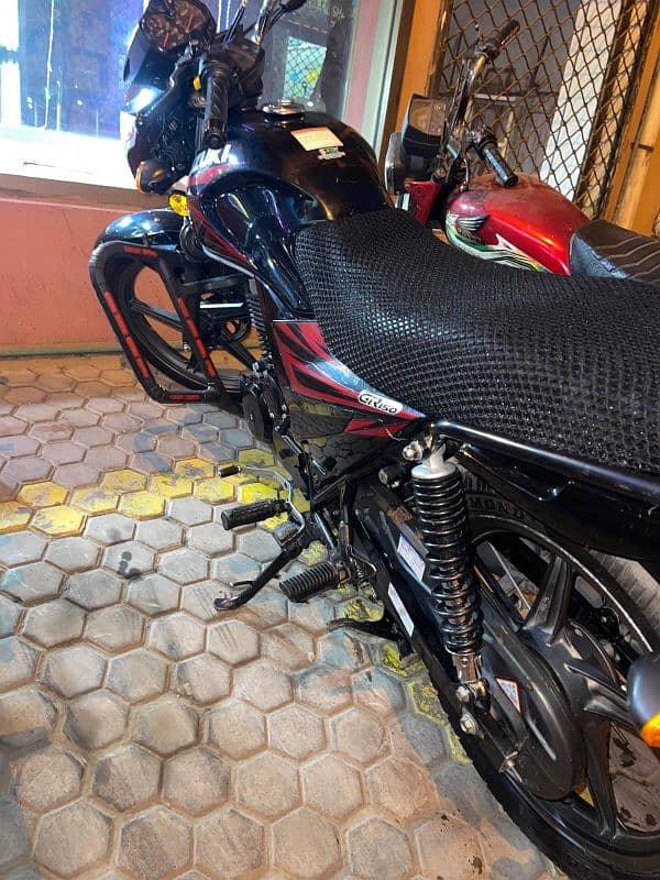 suzuki GR150 black 5