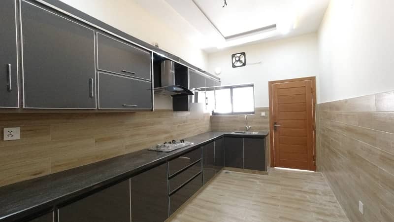 Flat Spread Over 1125 Square Feet In Capital Square Available 14