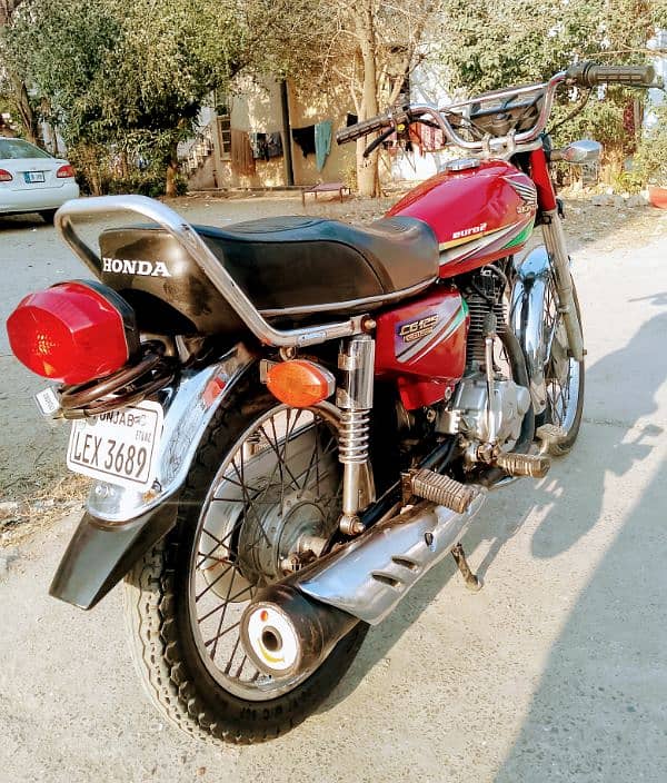 Honda 125 2014 model Lahore no call no 03141212088 1