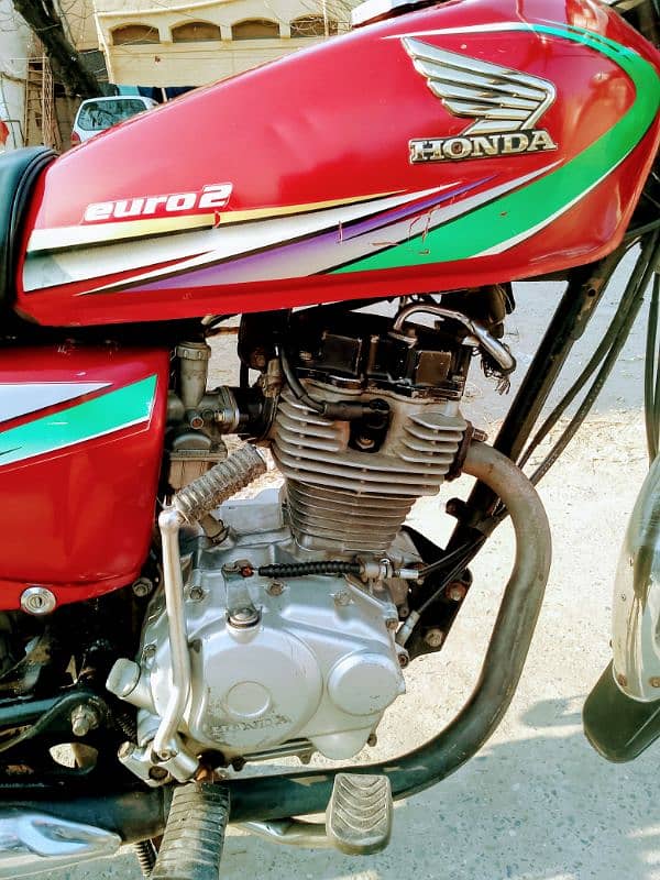 Honda 125 2014 model Lahore no call no 03141212088 2