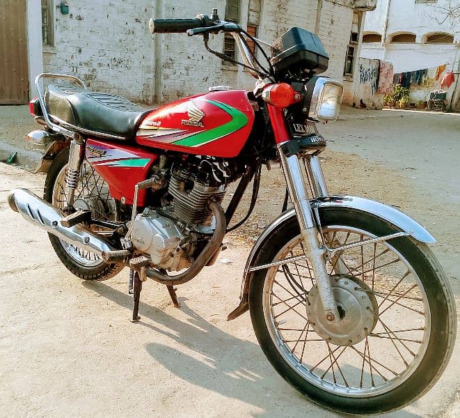 Honda 125 2014 model Lahore no call no 03141212088 3