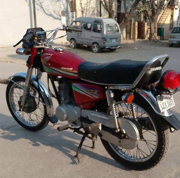 Honda 125 2014 model Lahore no call no 03141212088 4