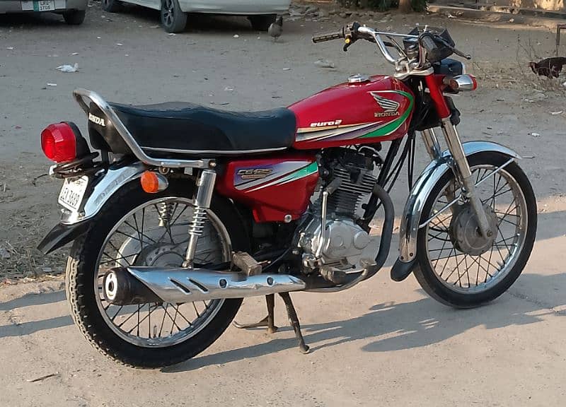 Honda 125 2014 model Lahore no call no 03141212088 10