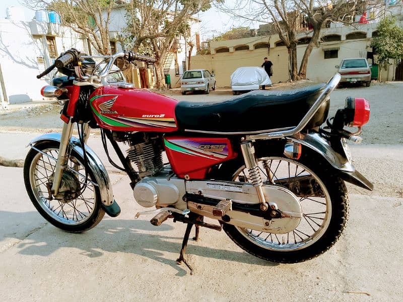 Honda 125 2014 model Lahore no call no 03141212088 11