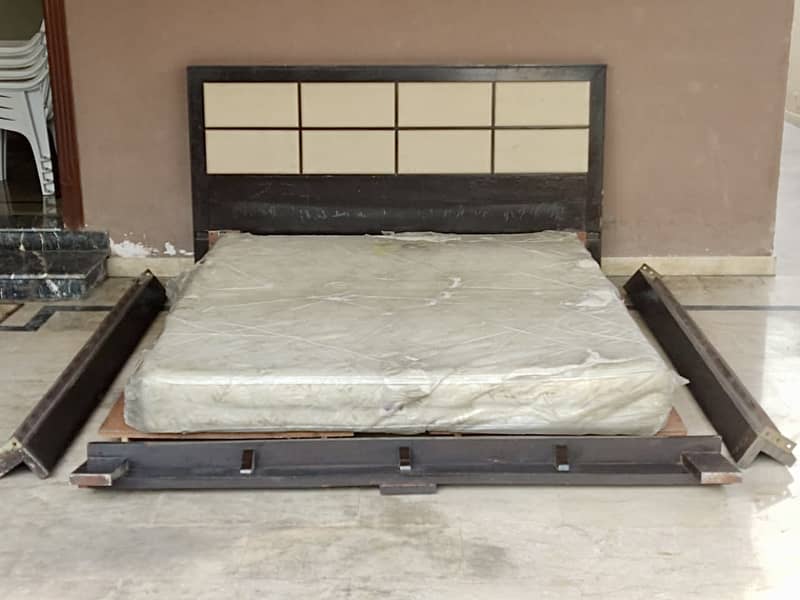 King Size Bed / With Spring Mattress / With Side Tables 1