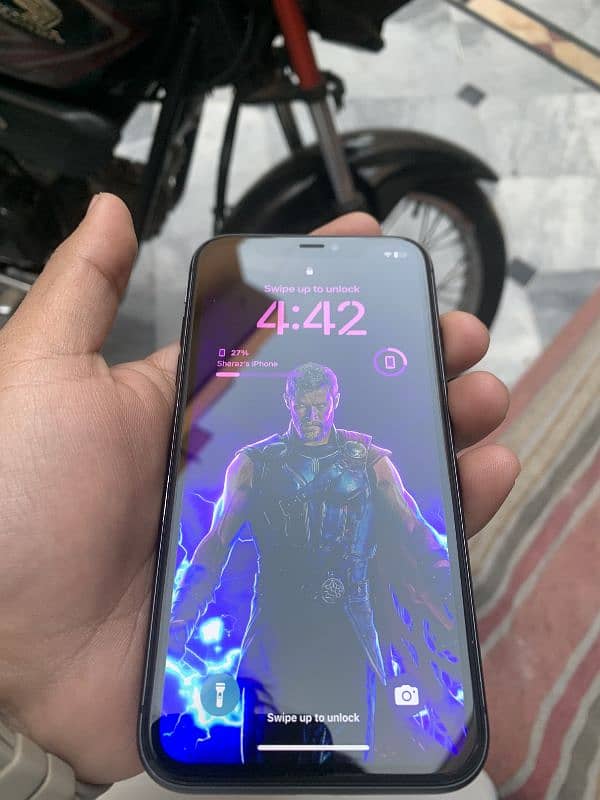 iphone 11 with box 5