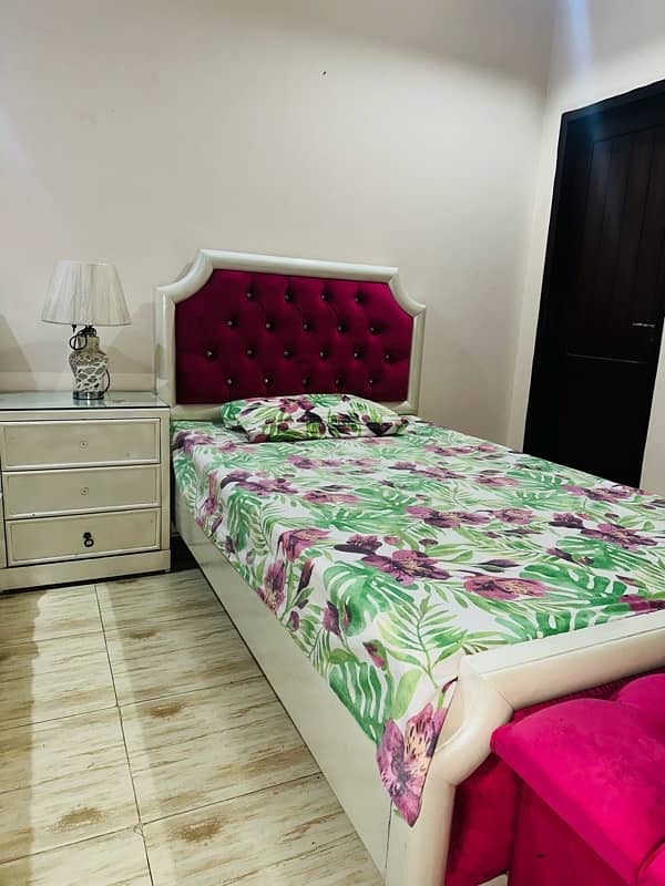 2 Bed set with One side table with glass mirror and console 6