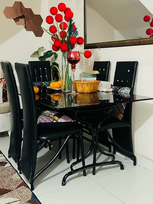 dinnig table with 6 chairs and mirror top 2