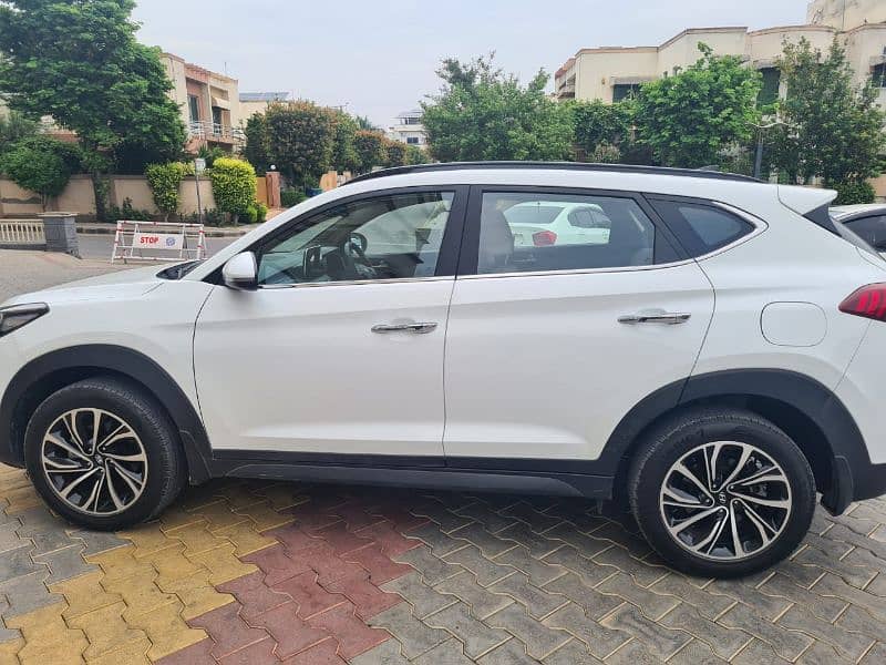 Hyundai Tucson FWD 1