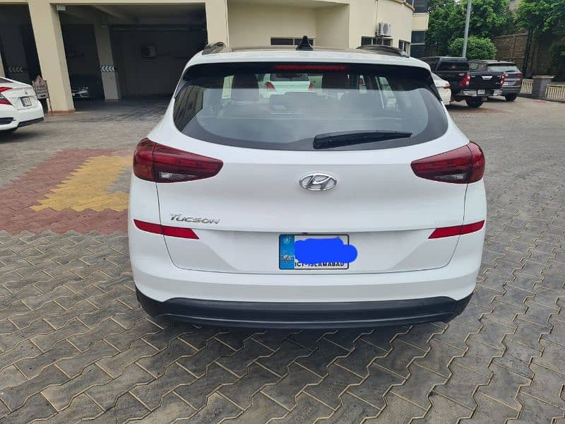 Hyundai Tucson FWD 2