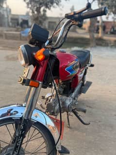 UNITED 70 bike for urgent sale contact 03006064341