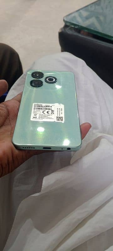 Infinix smart 8- 4/64 0