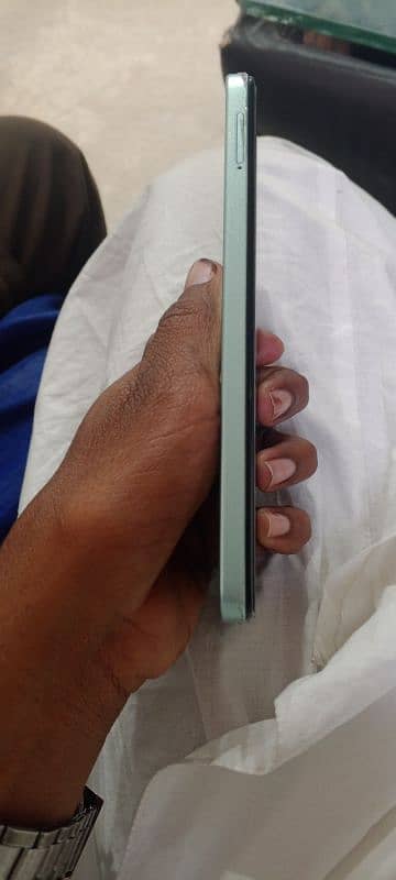 Infinix smart 8- 4/64 2