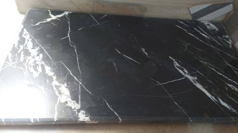 I'm selling my 2 marble black colouer 1